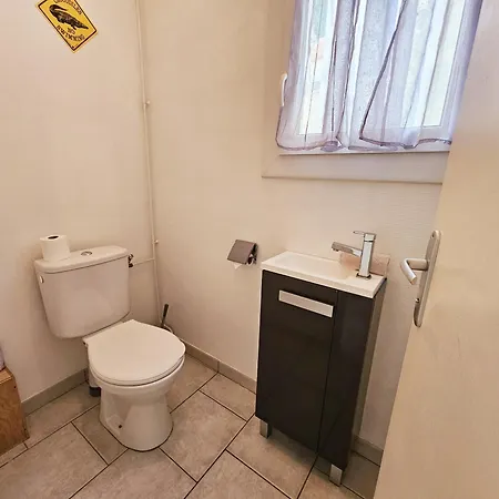 Maison De Confortable Avec Cour Interieure Nyaraló