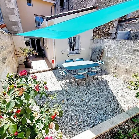 Maison De Confortable Avec Cour Interieure