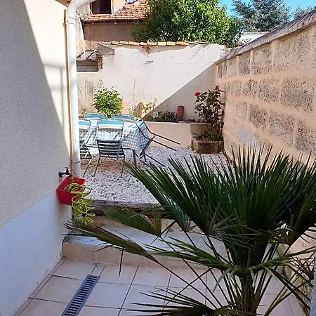 Maison De Confortable Avec Cour Interieure Nyaraló Angoulême