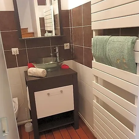 Maison De Confortable Avec Cour Interieure