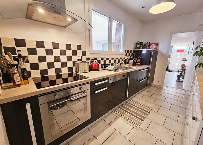 Holiday home Maison De Confortable Avec Cour Interieure Angouleme